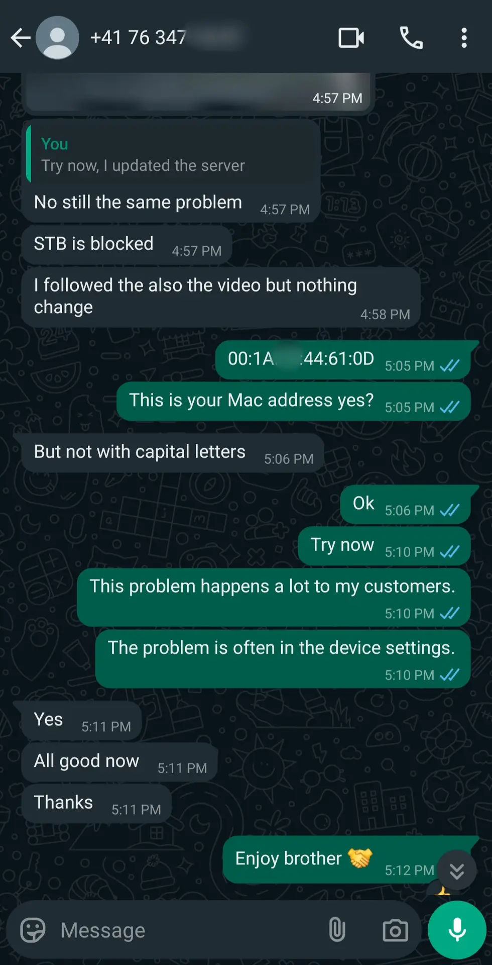 A WhatsApp chat shows a conversation about solving an IPTV Latino technical issue. The user is guided to enter a MAC address correctly, receives instructions and confirmation, resolves the problem, and ends the chat with thanks and a friendly note.
